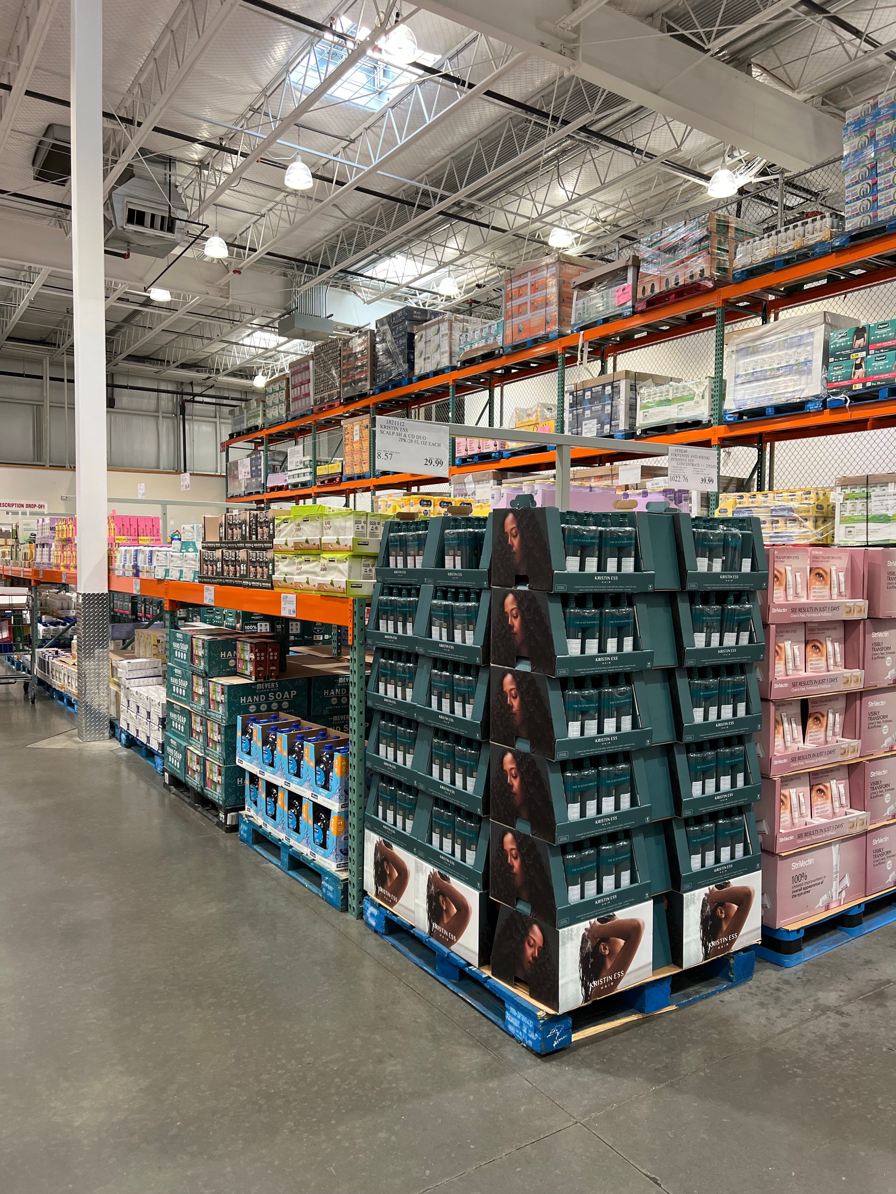Warehouse inventory and palletized retail products